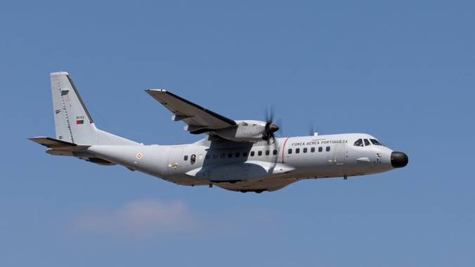 Mãe e filha transportadas pela Força Aérea Mãe e filha transportadas pela Força Aérea