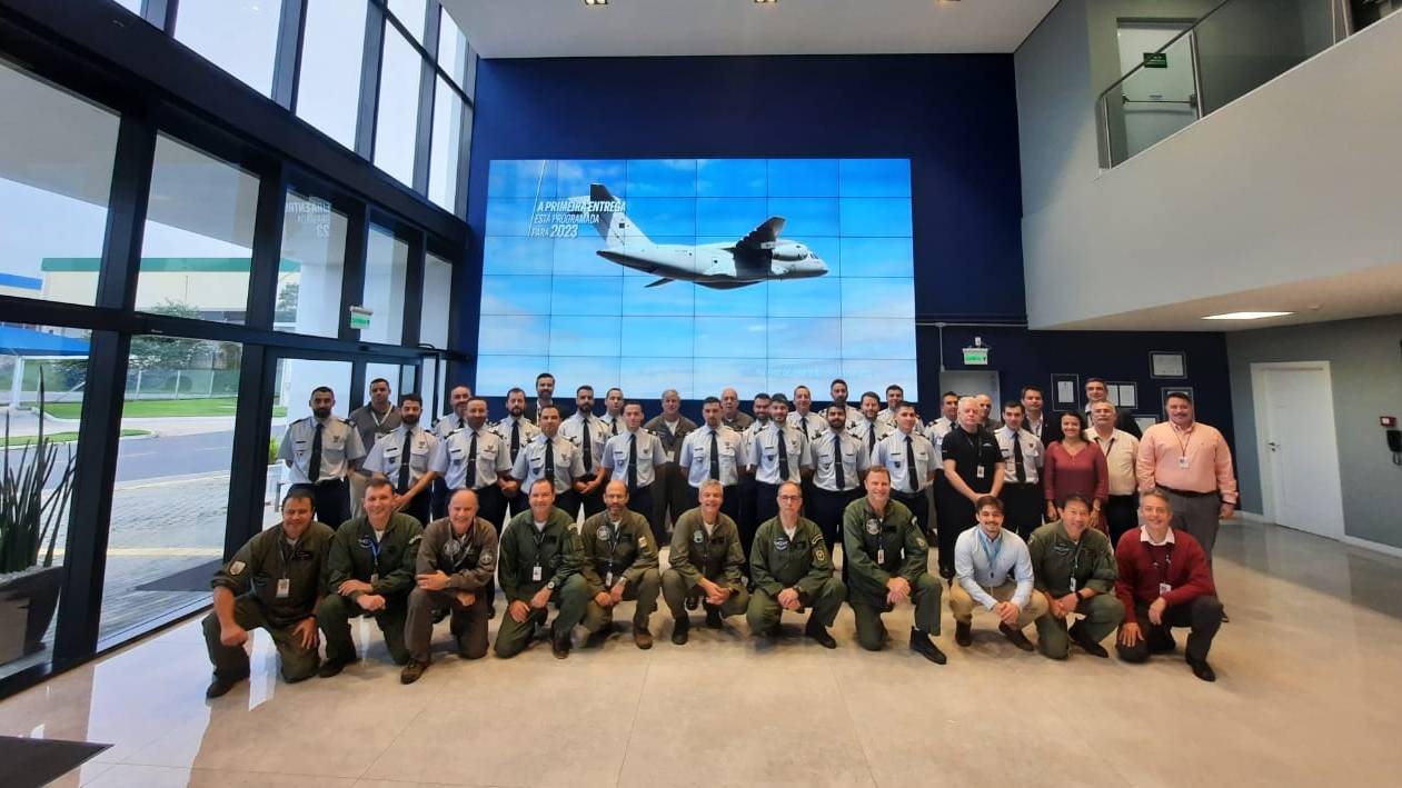 Militares qualificam-se em KC-390