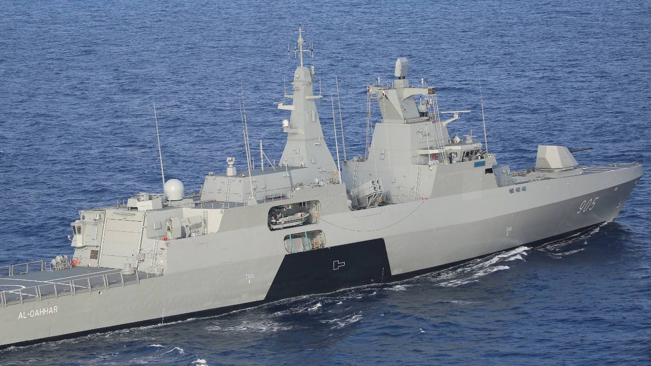 Fora Area monitoriza passagem de navio militar egpcio
