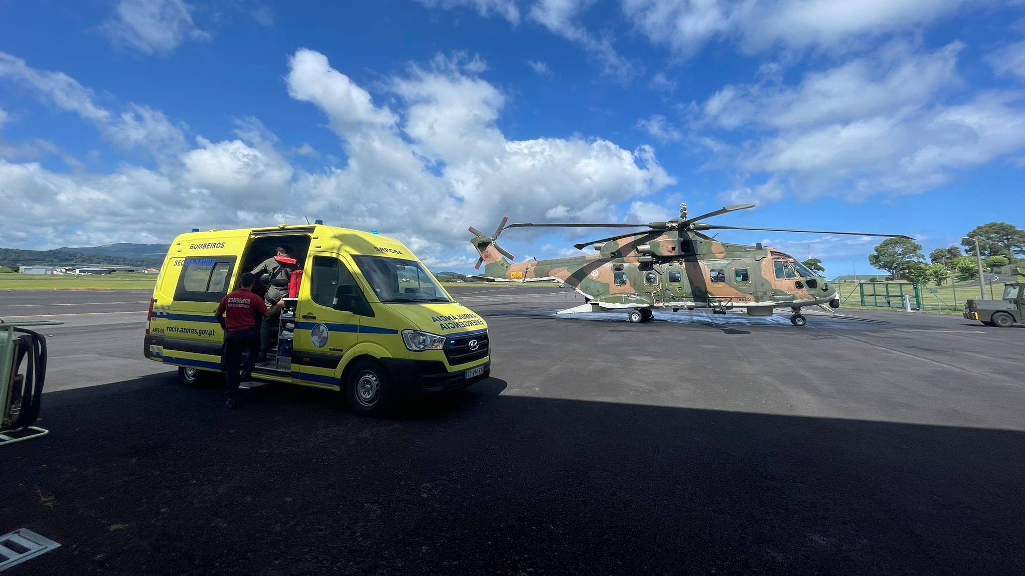 Força Aérea realiza resgate em navio Força Aérea realiza resgate em navio