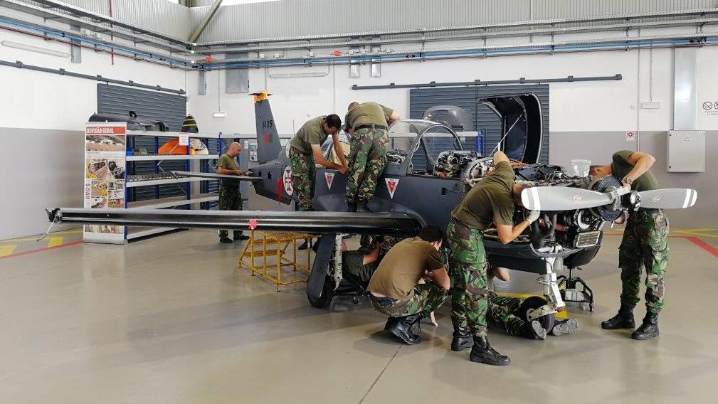 Incio da “Grande Visite” a aeronave Epsilon TB-30