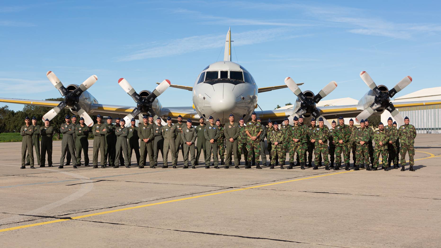 Militares da Força Aérea identificaram 1200 refugiados no Mediterrâneo Militares da Força Aérea identificaram 1200 refugiados no Mediterrâneo