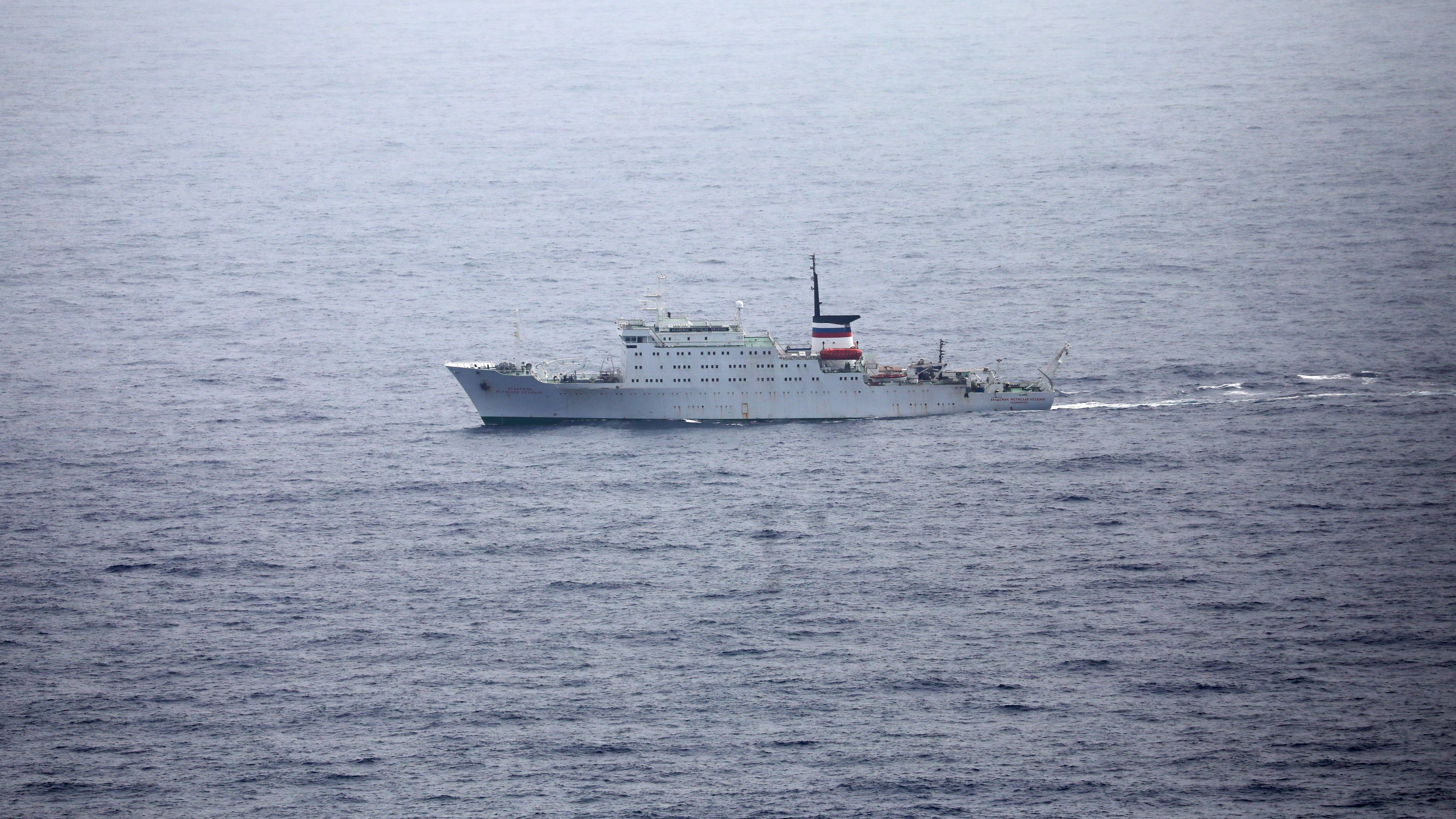 Navio Russo monitorizado pela Força Aérea Navio Russo monitorizado pela Força Aérea