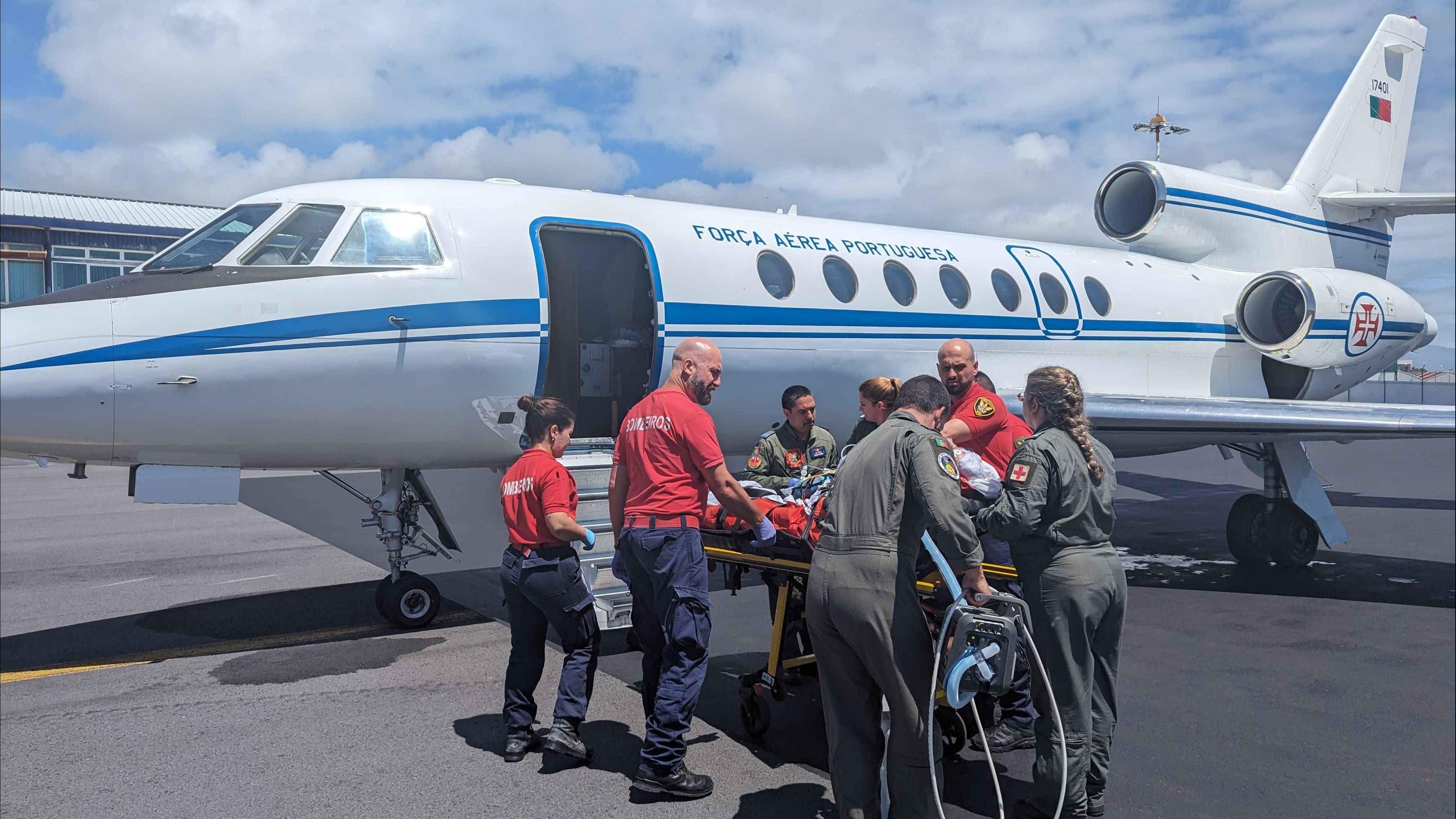 Fora Area transporta doentes do hospital de Ponta Delgada