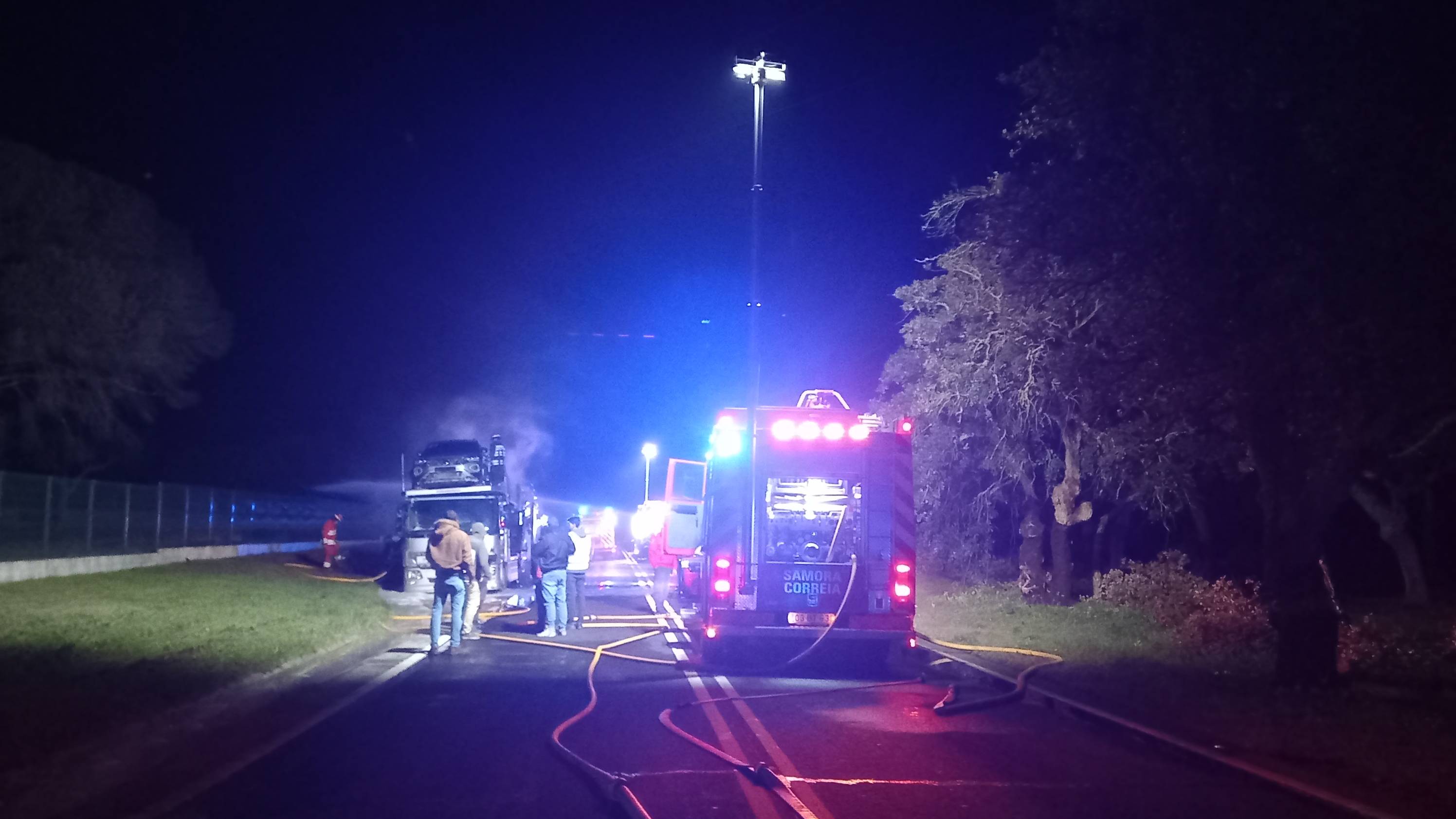 Força Aérea presta apoio em combate a incêndio Força Aérea presta apoio em combate a incêndio