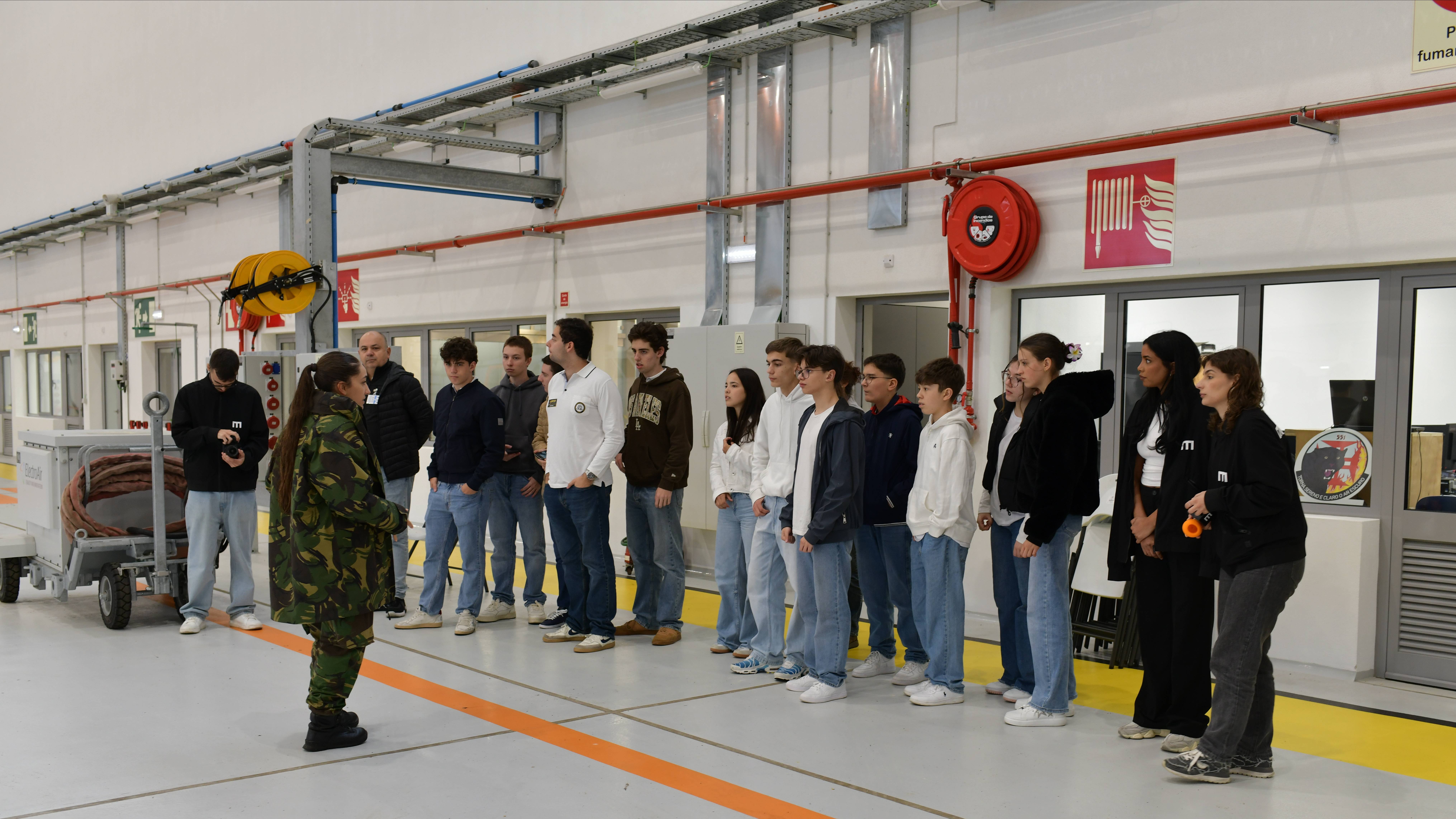 Base Area N. 8 acolhe jovens para desafio internacional de Engenharia