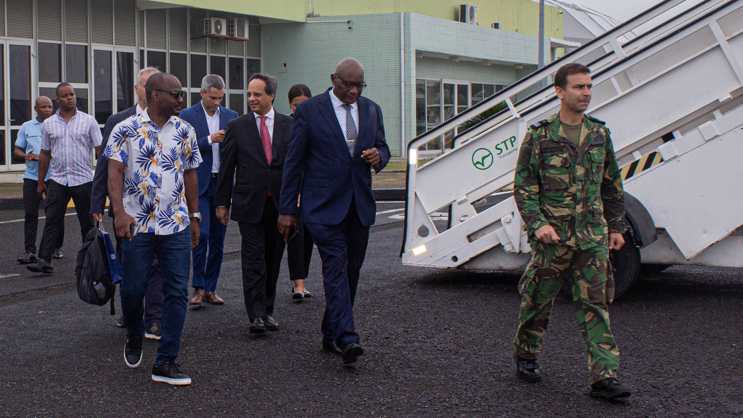 Ministro da Defesa de São Tomé e Príncipe visita o destacamento da Força Aérea