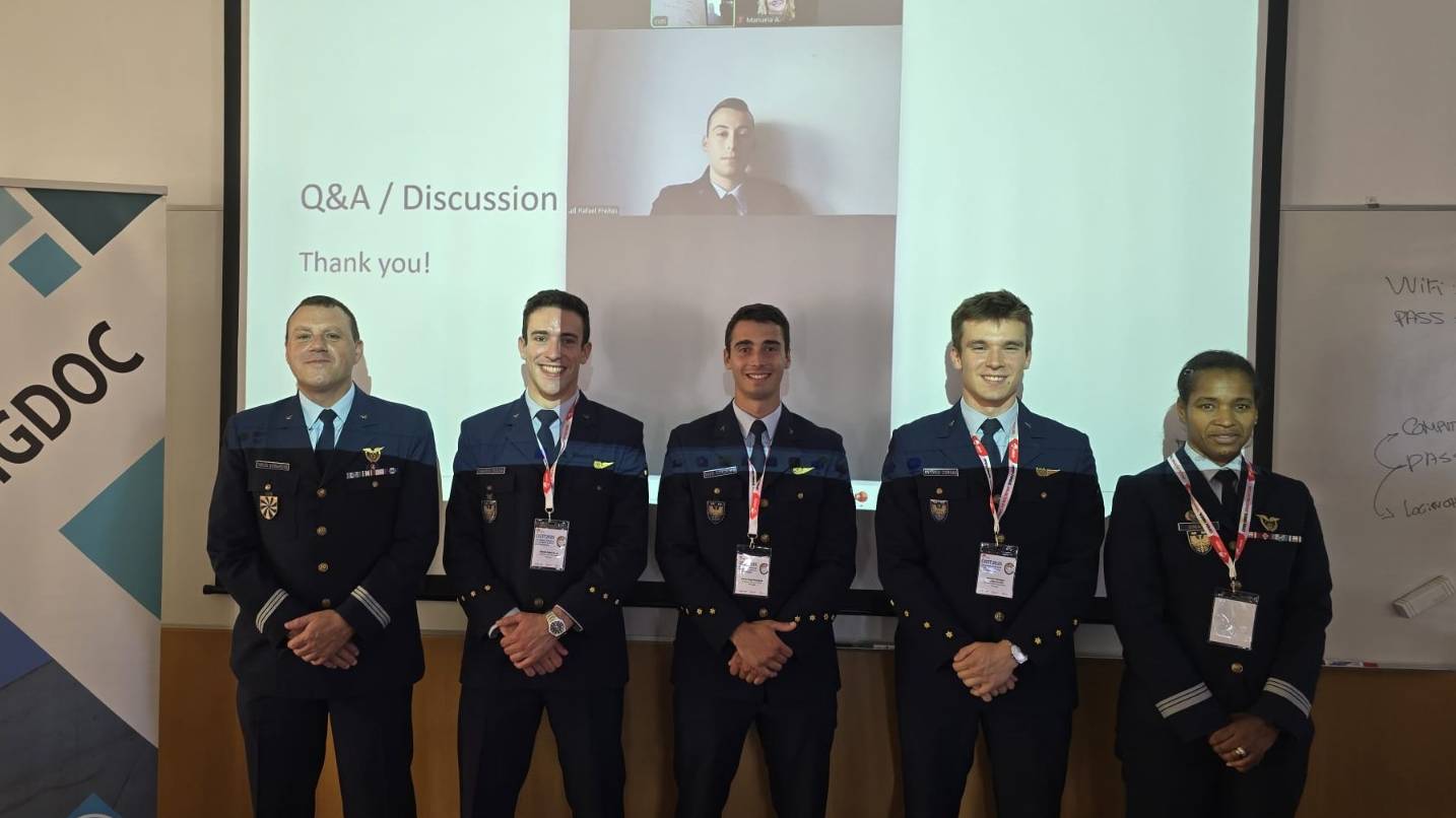 Alunos da Academia da Força Aérea apresentam investigação na CISTI 2025 Alunos da Academia da Força Aérea apresentam investigação na CISTI 2025