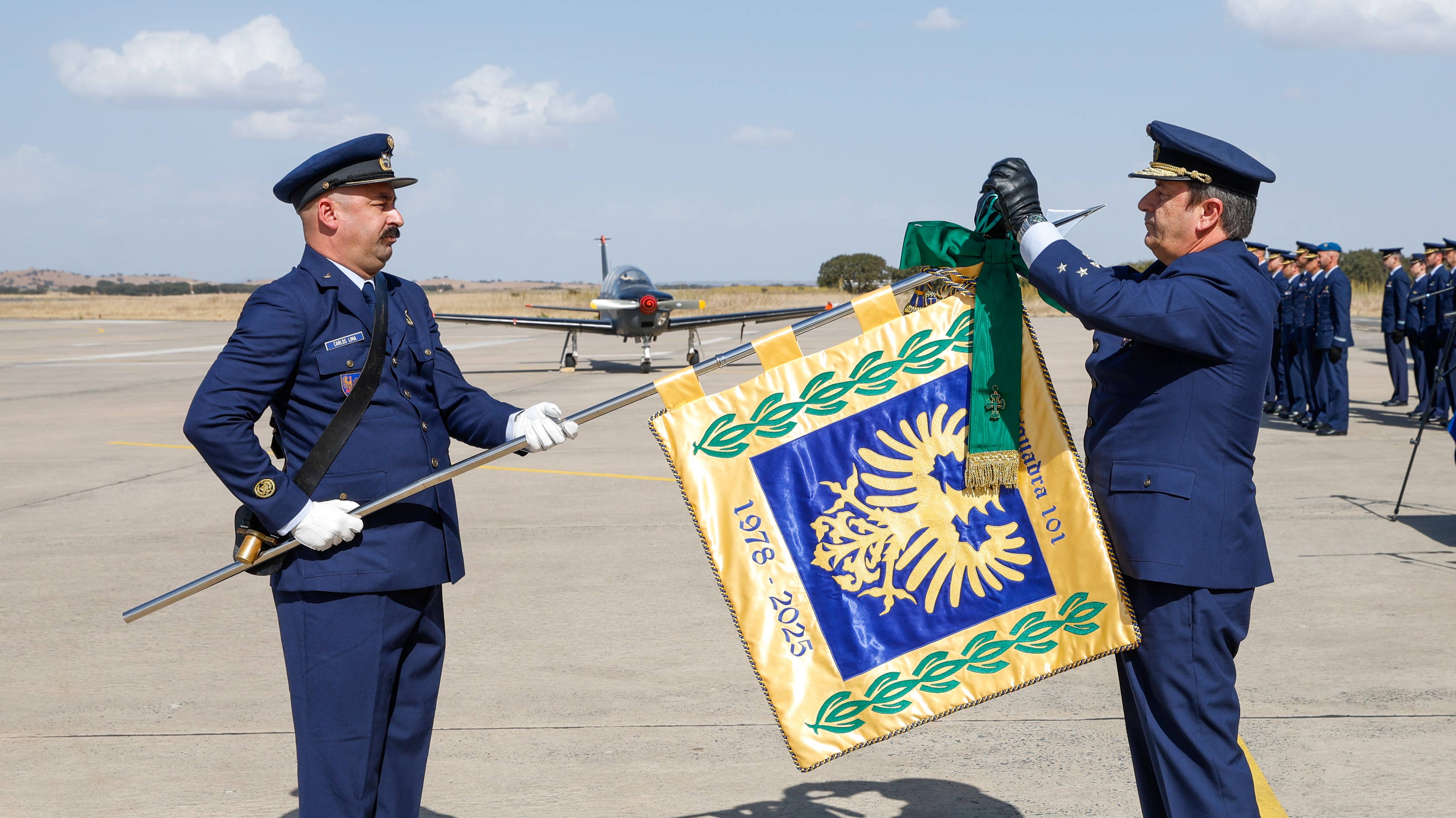 Esquadra 101 condecorada com a Ordem Militar de Avis