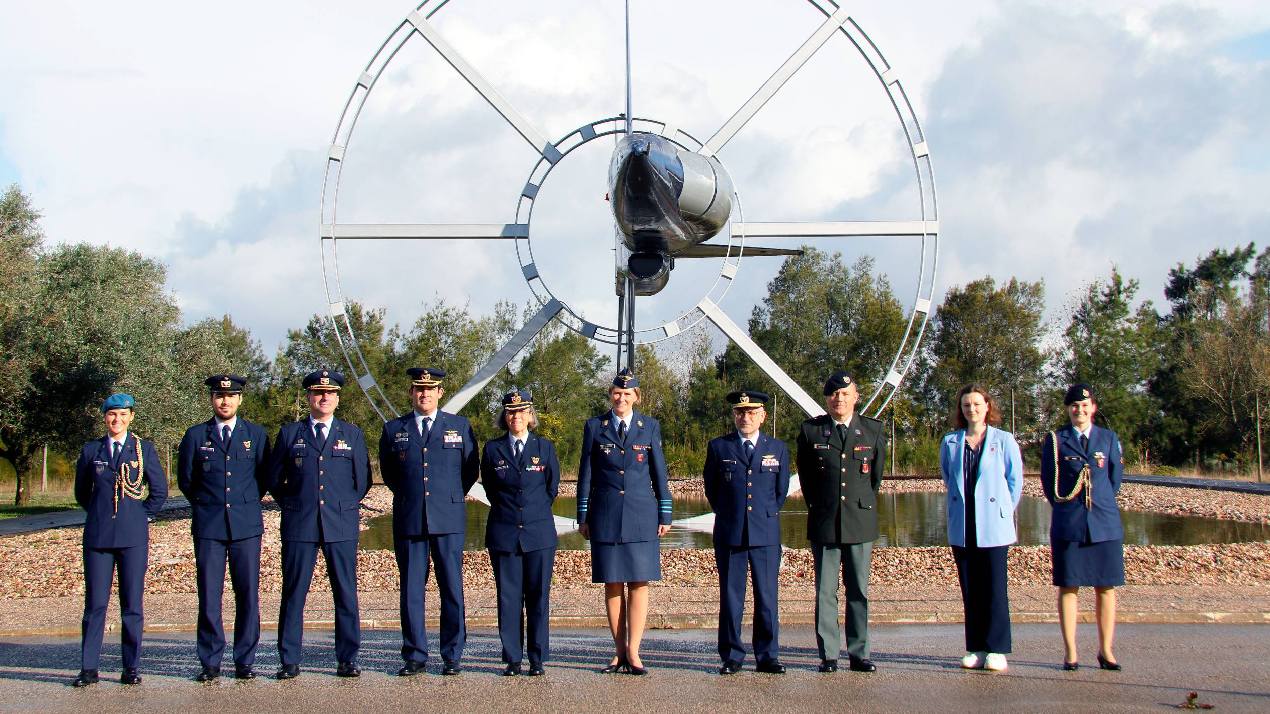 Academia da Fora Area recebe Comandante da Royal Military Academy