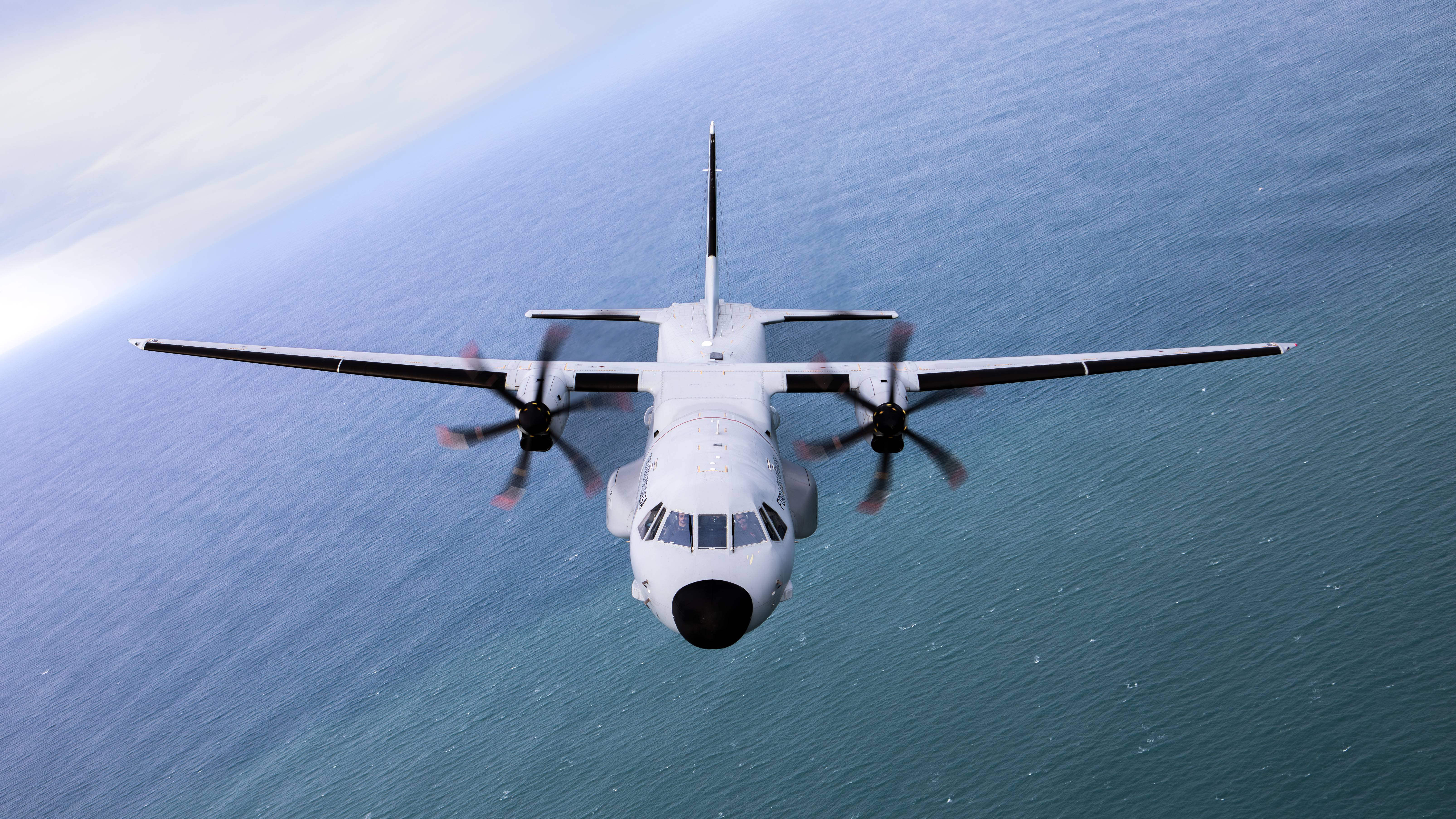 Fora Area localiza barco  deriva em pedido de emergncia