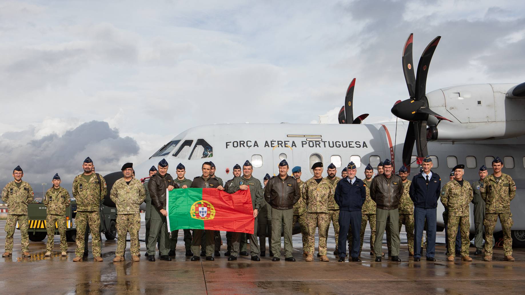 Militares destacados em Mlaga recebem visita de Altas Chefias