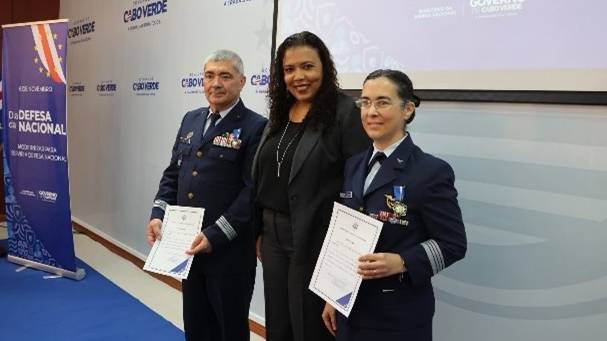Militares da For�a A�rea condecorados no Dia de Defesa Nacional de Cabo Verde
