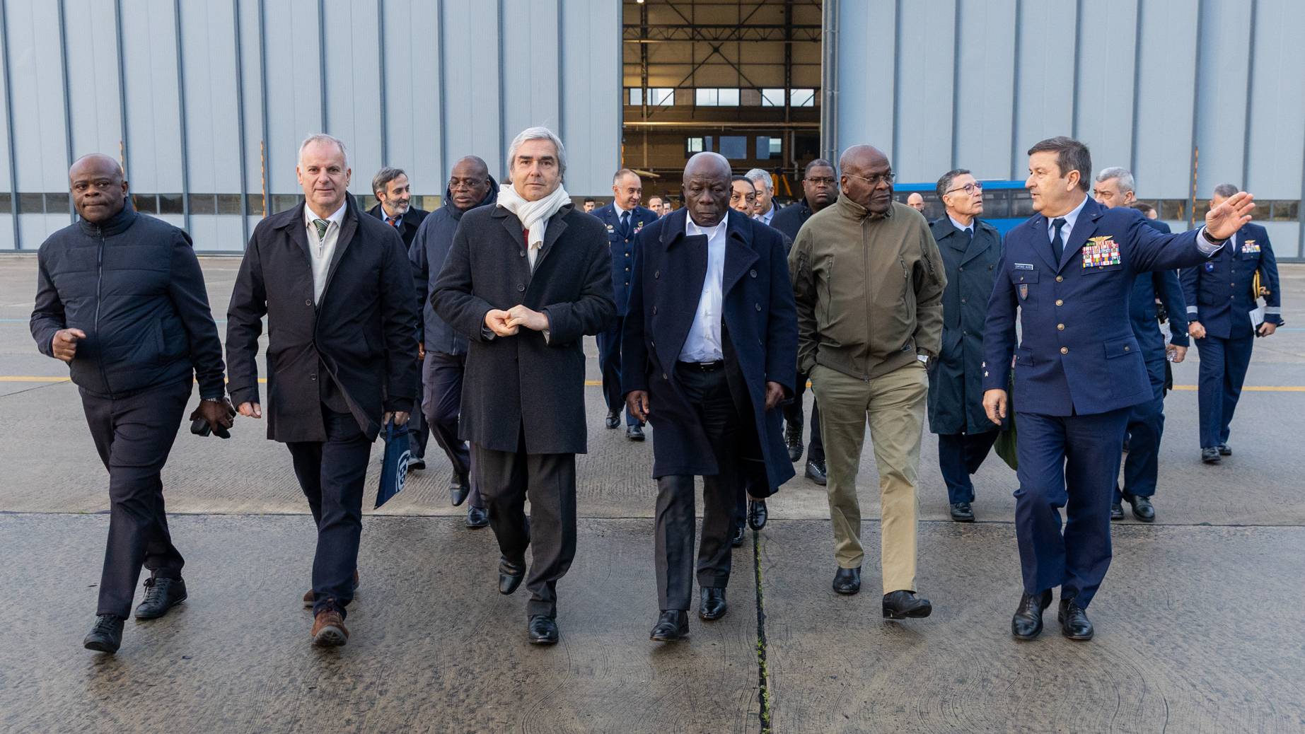 For�a A�rea recebe visita do Ministro da Defesa de Angola