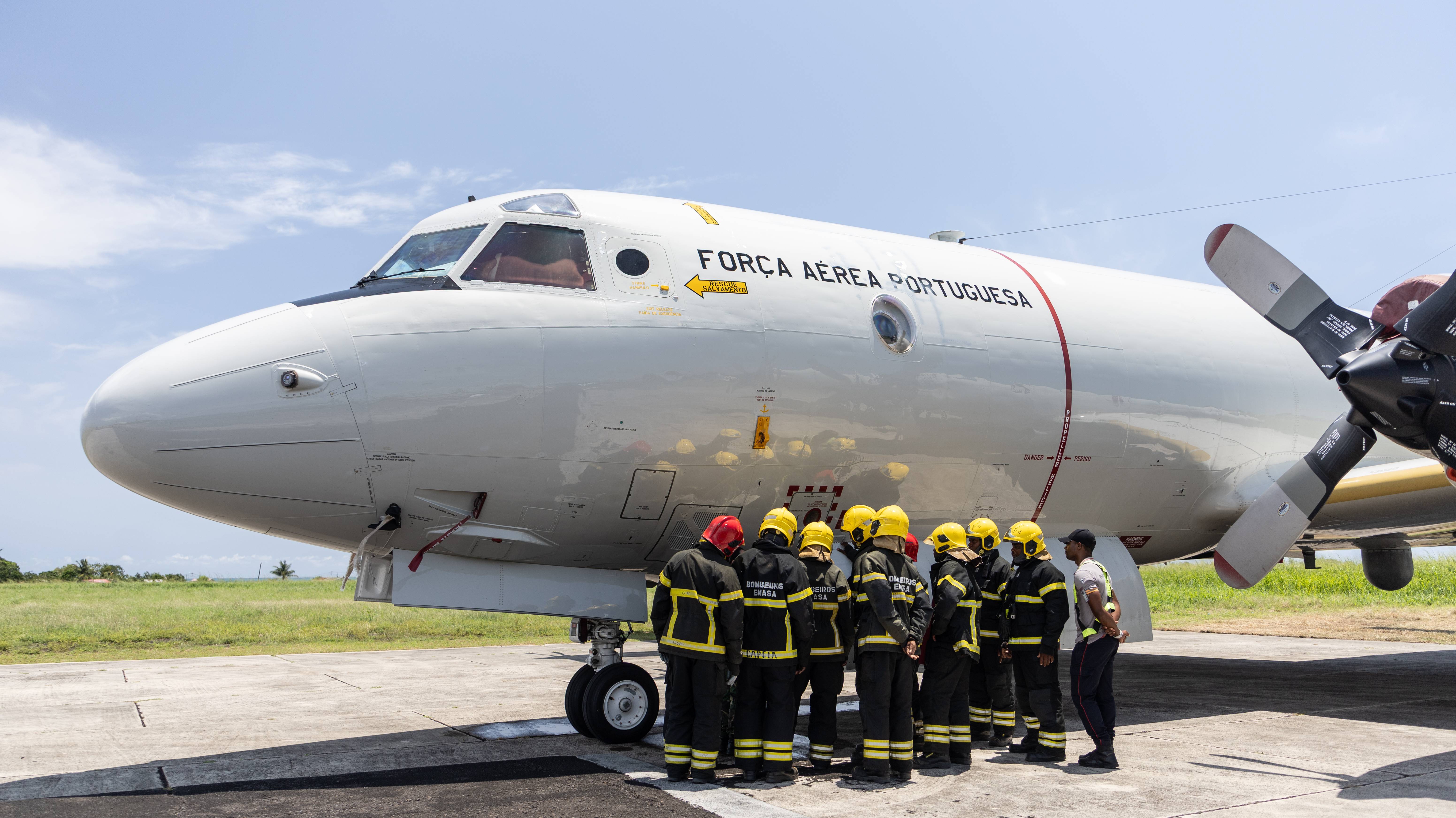 For�a A�rea refor�a capacidades dos Bombeiros do Aeroporto Internacional de S�o Tom�