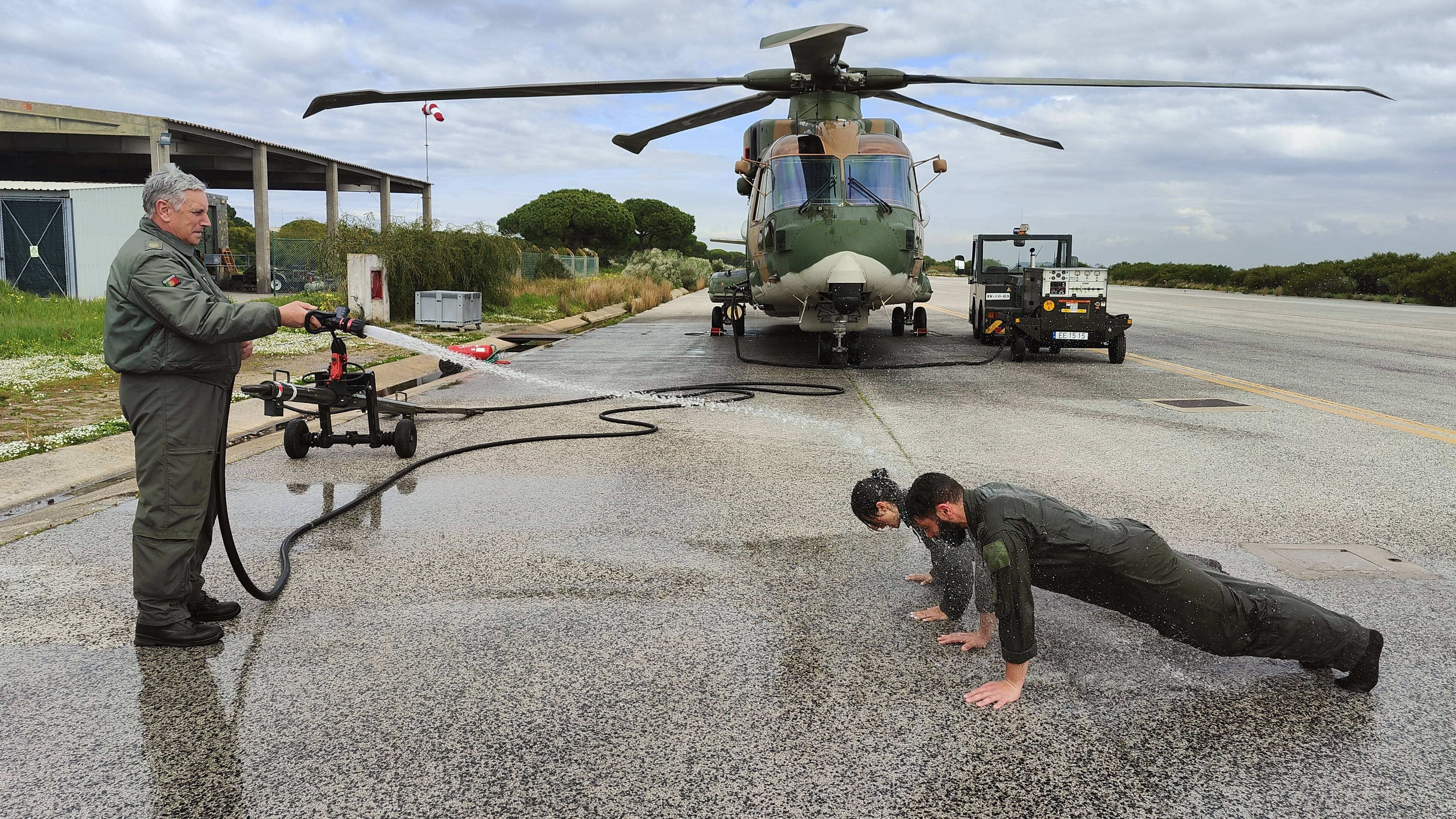 For�a A�rea qualifica primeira mulher como Recuperador-Salvador