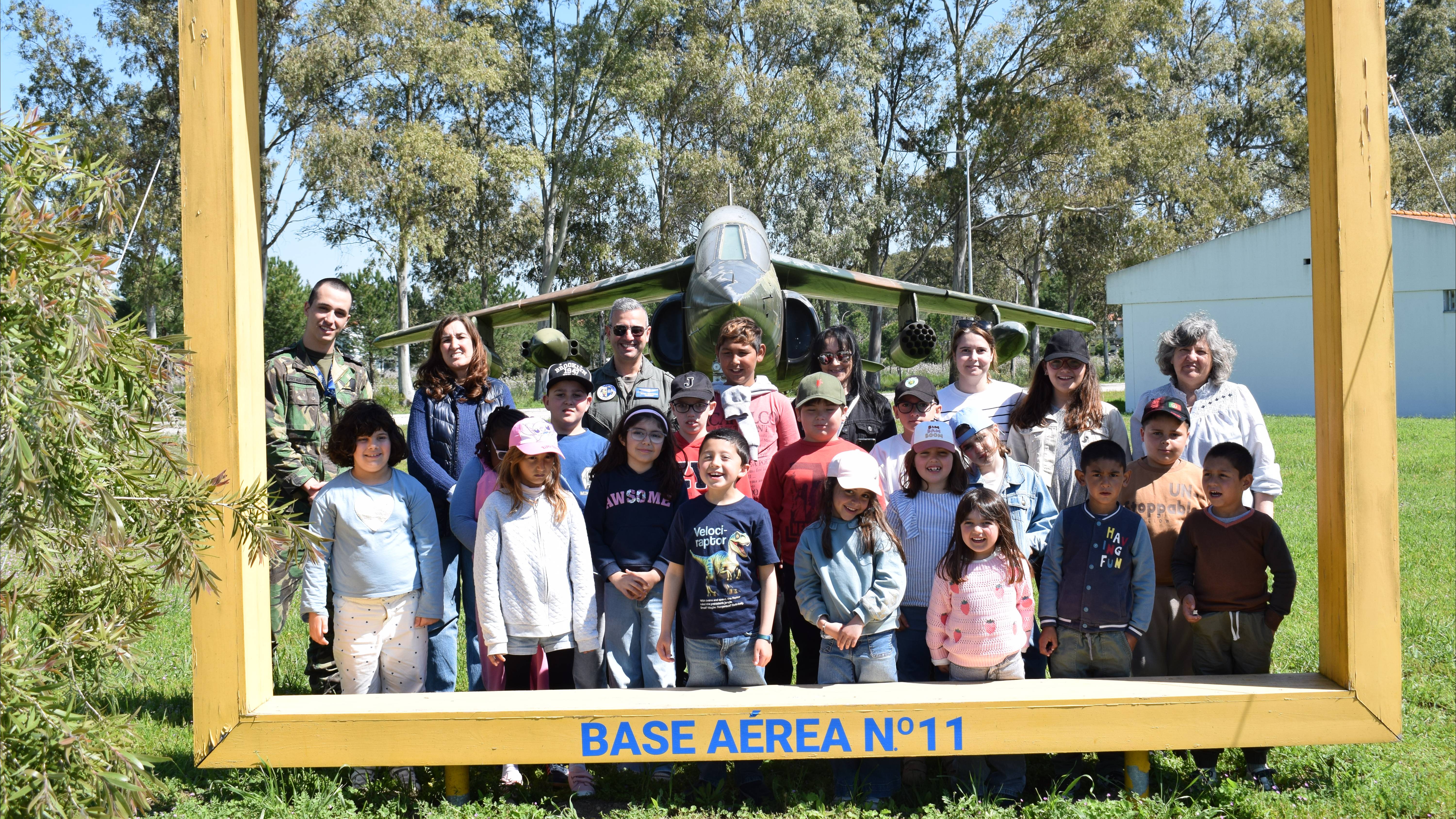 Alunos visitam a Esquadra 552