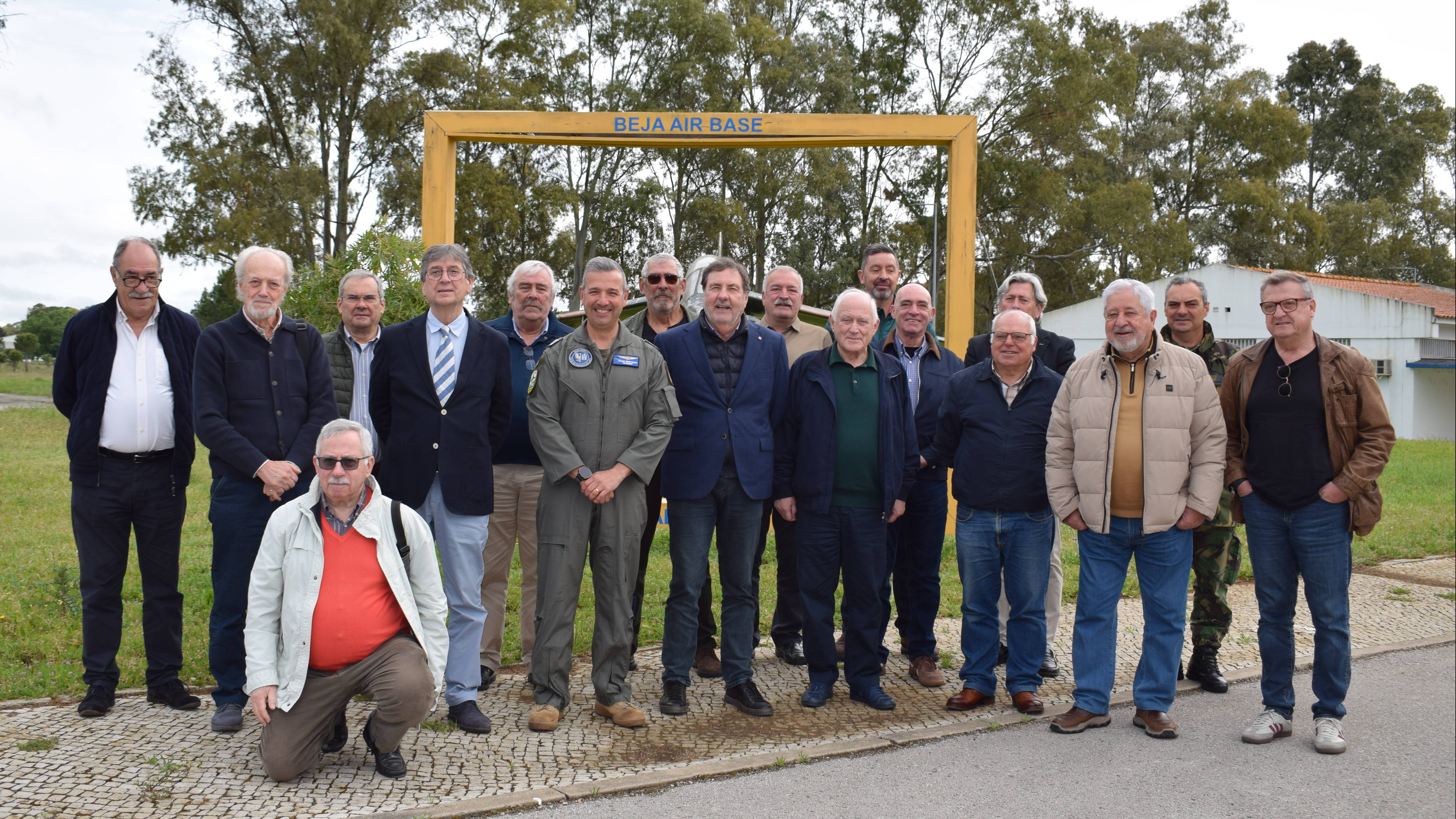 Antigos militares dos tr�s ramos visitam BA11