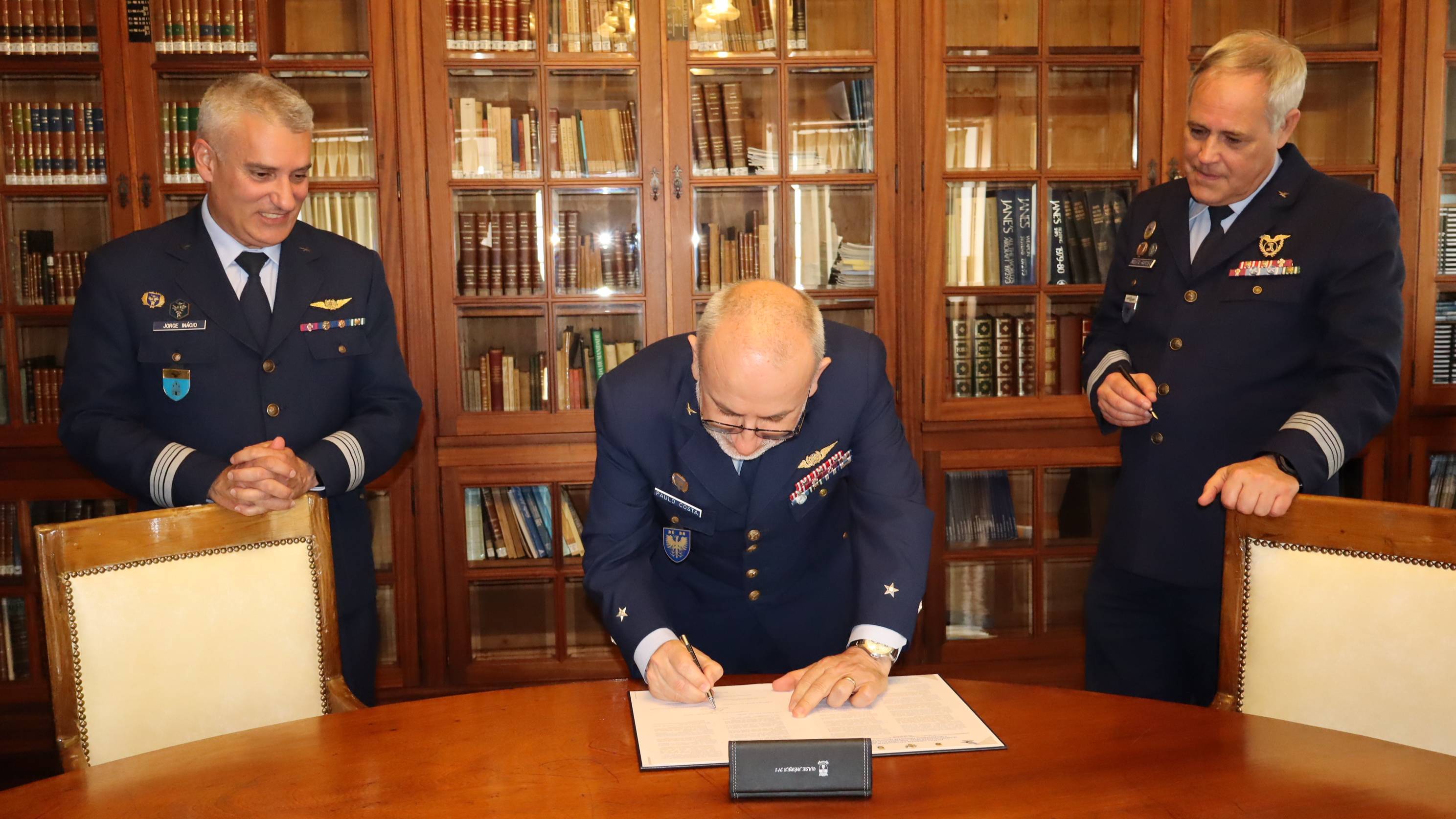 Comandantes das Unidades Militares de Sintra assinam Pol�tica Ambiental