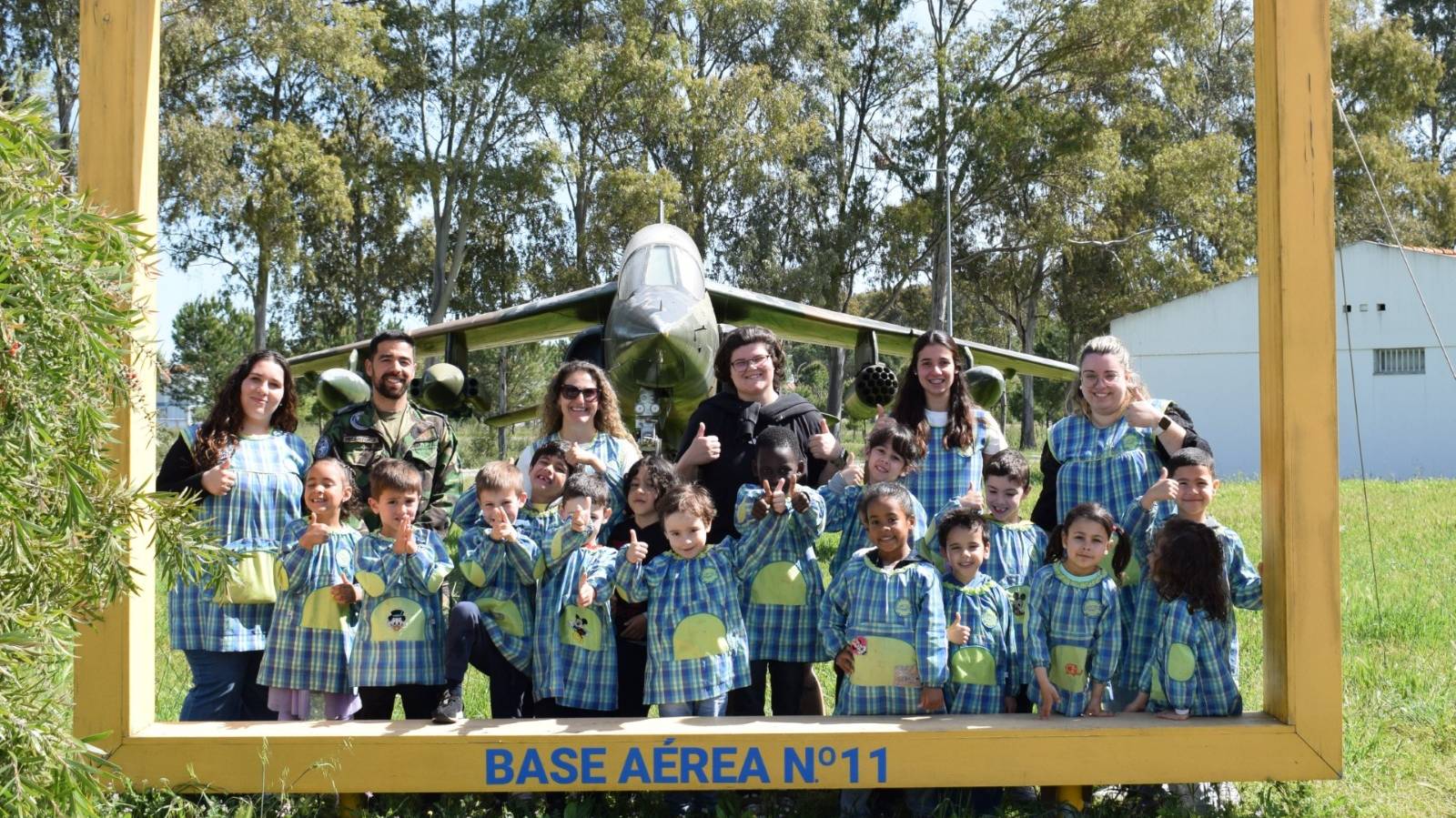 Base A�rea N.� 11 abre portas � comunidade