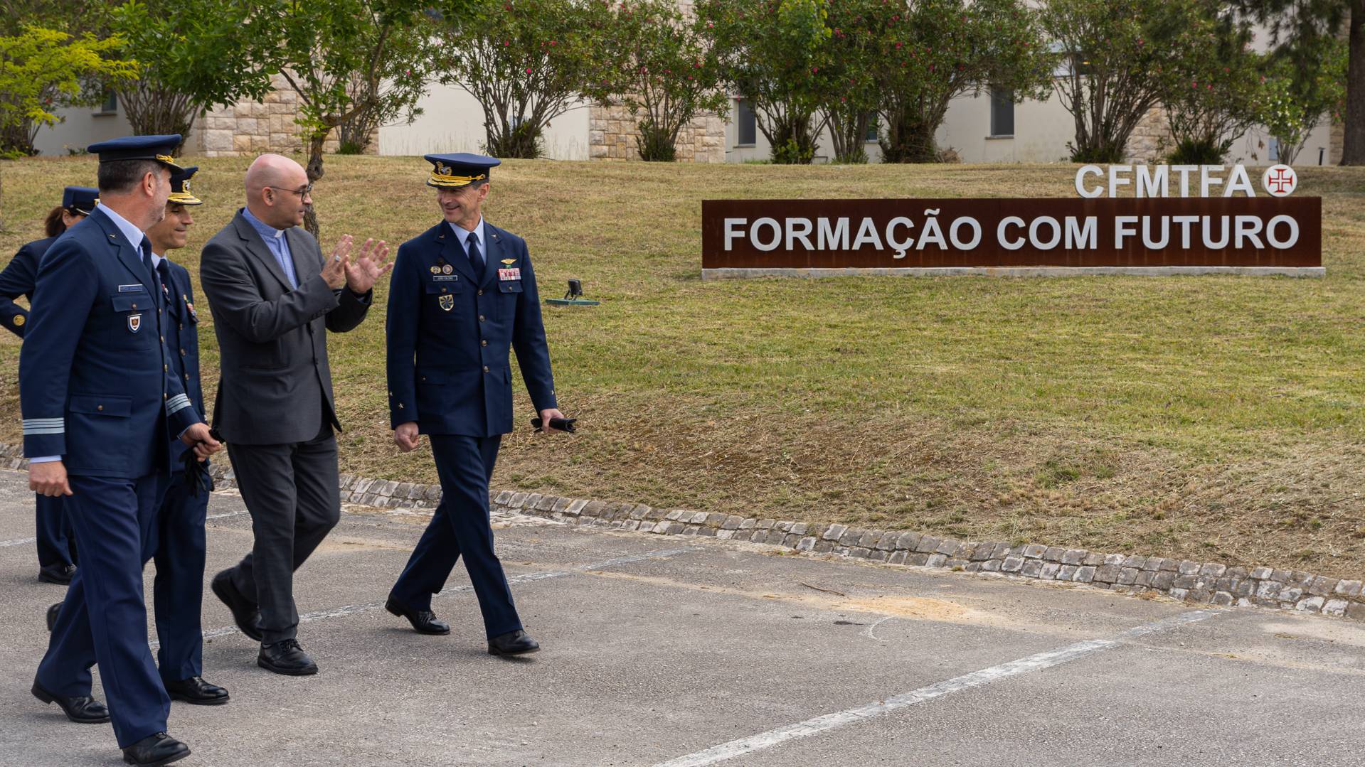 Bispo das For�as Armadas e das For�as de Seguran�a visita a For�a A�rea