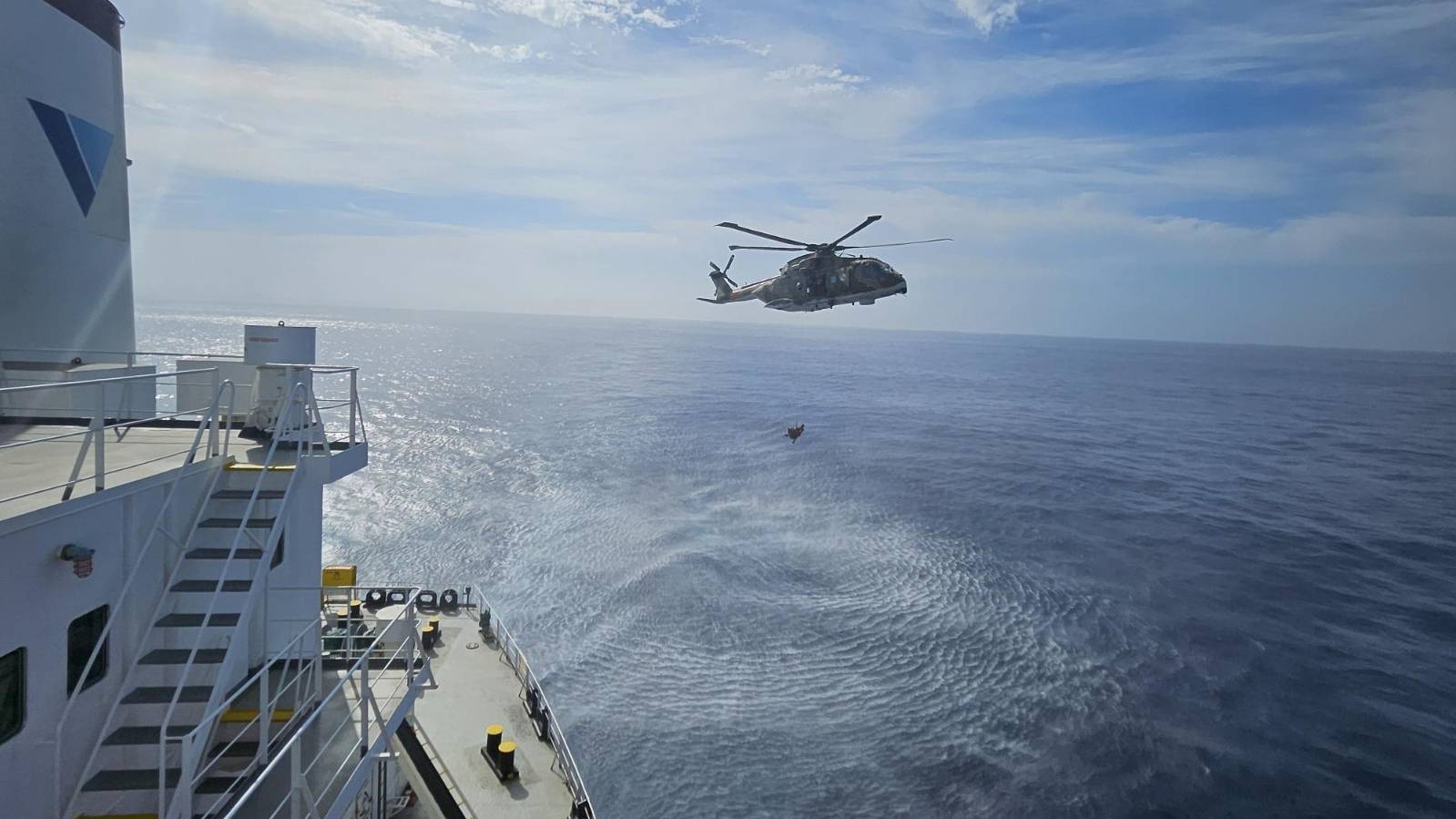 For�a A�rea resgata tripulante de navio mercante