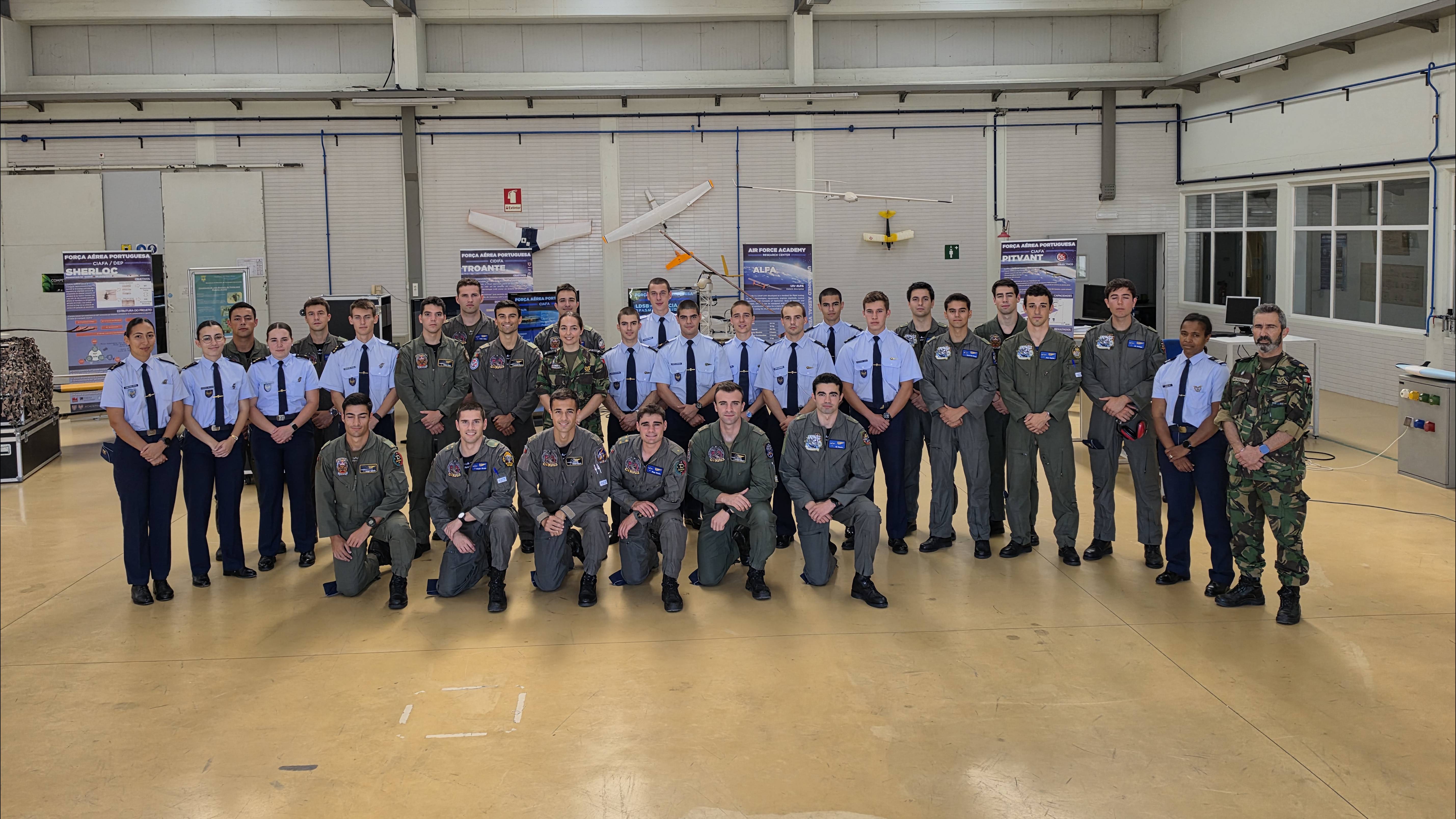 Alunos da AFA desenvolvem simulador de voo do F-16