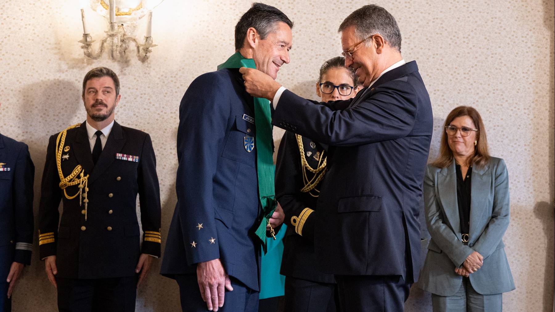 VCEMFA condecorado com a Gr�-Cruz da Ordem Militar de Avis