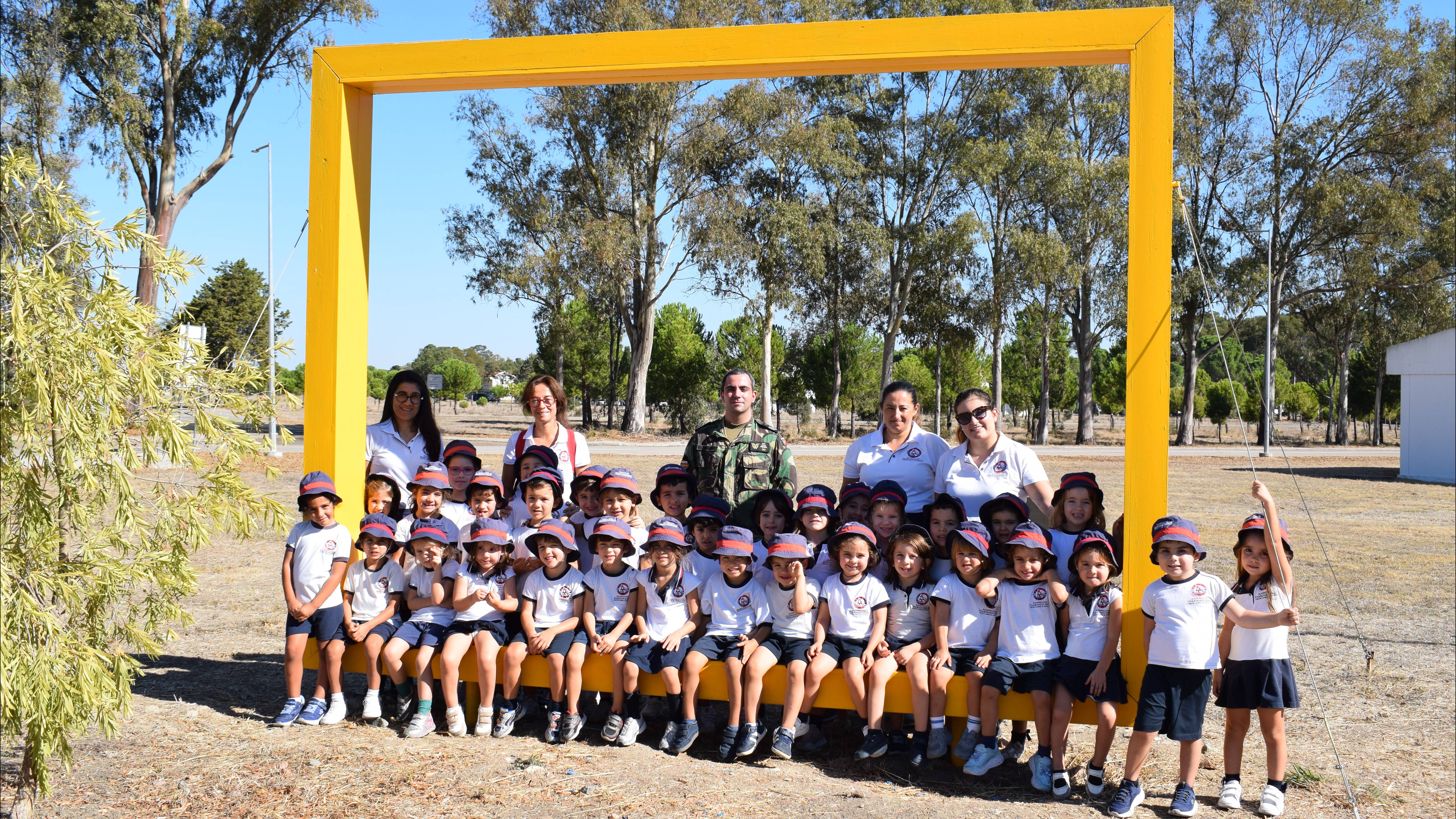 Base A�rea N.� 11recebe visita de alunos